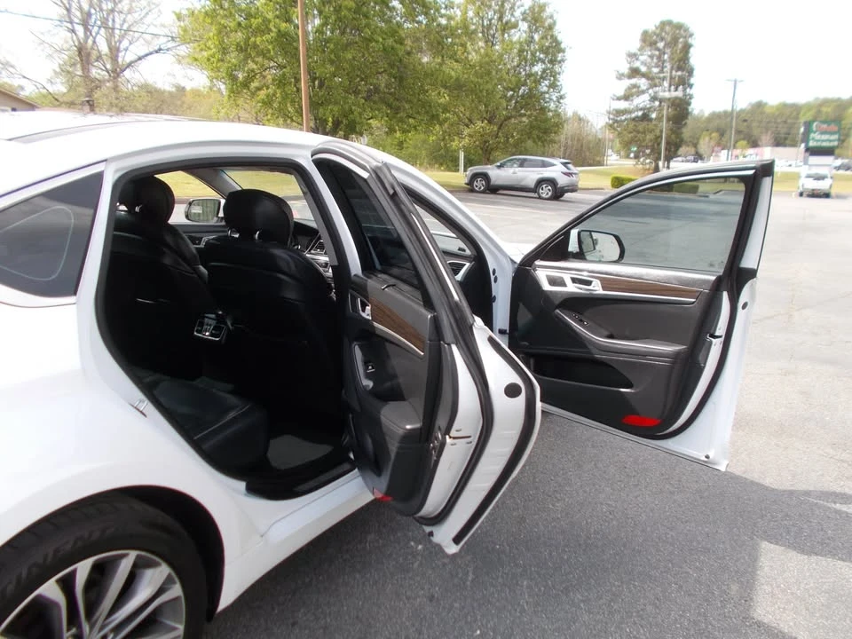 2015 Hyundai Genesis - Image 18 of 20