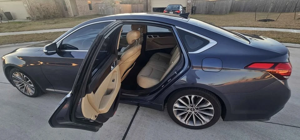 2015 Hyundai Genesis - Image 17 of 18