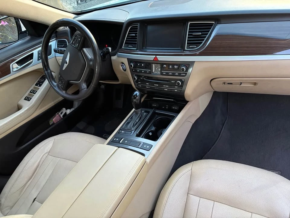 2015 Hyundai Genesis - Image 4 of 6