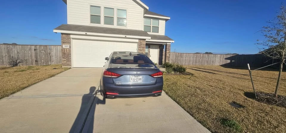 2015 Hyundai Genesis - Image 2 of 18