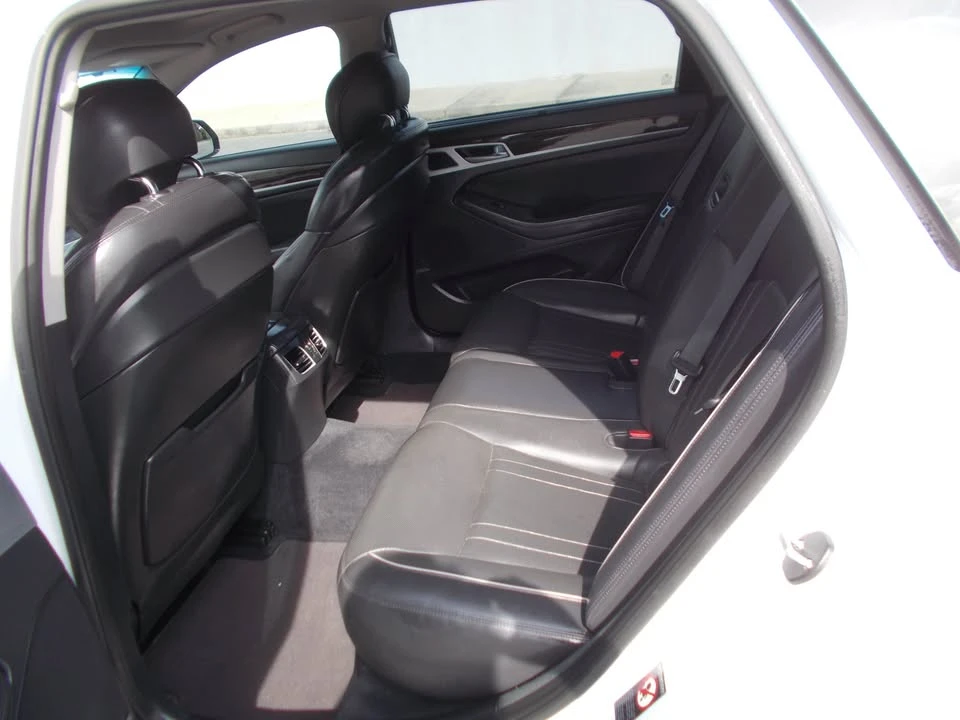 2015 Hyundai Genesis - Image 10 of 20