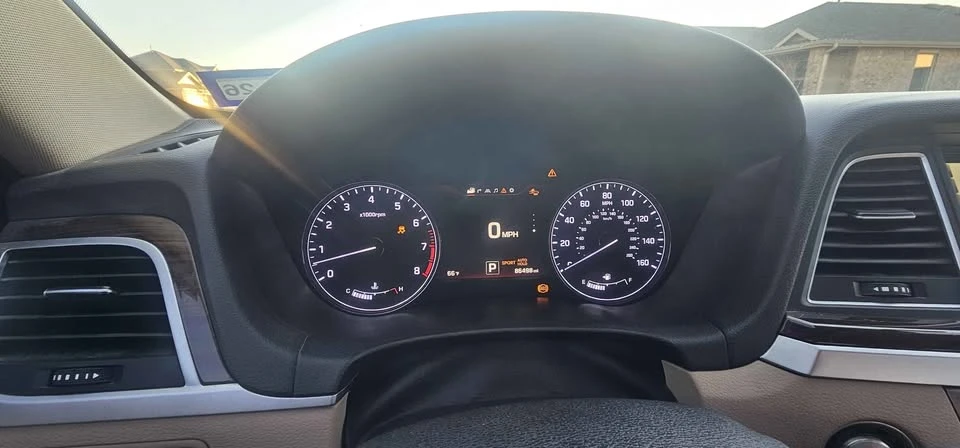 2015 Hyundai Genesis - Image 5 of 18