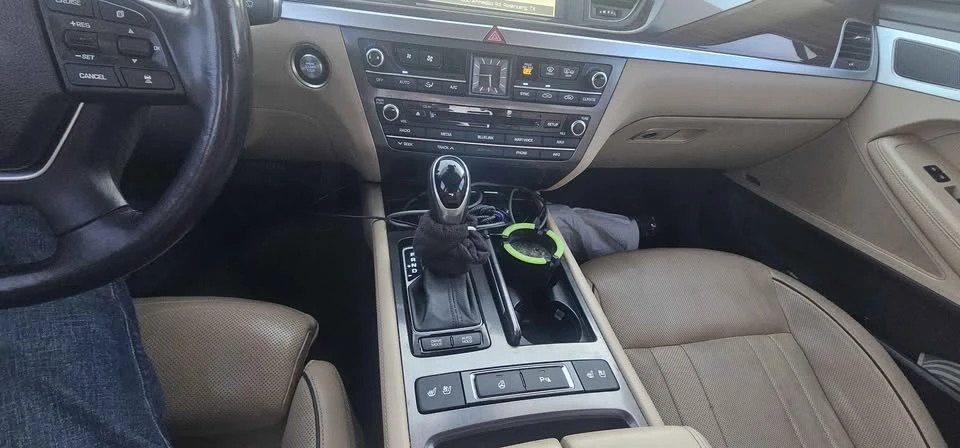 2015 Hyundai Genesis - Image 8 of 18