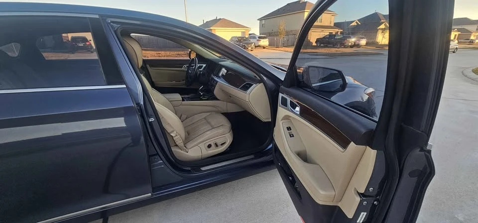 2015 Hyundai Genesis - Image 15 of 18