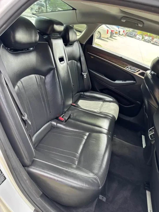 2015 Hyundai Genesis - Image 14 of 19