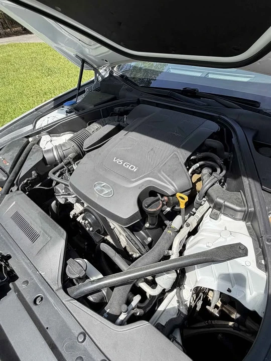 2015 Hyundai Genesis - Image 10 of 11