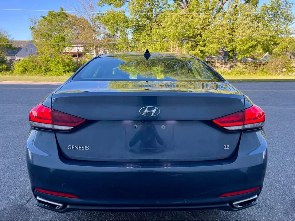 2015 Hyundai Genesis - Image 6 of 19