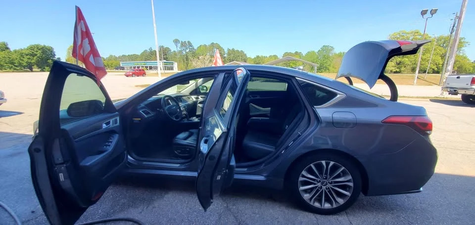 2015 Hyundai Genesis - Image 12 of 20