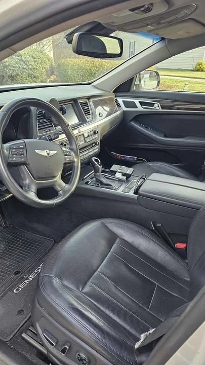 2015 Hyundai Genesis - Image 5 of 7