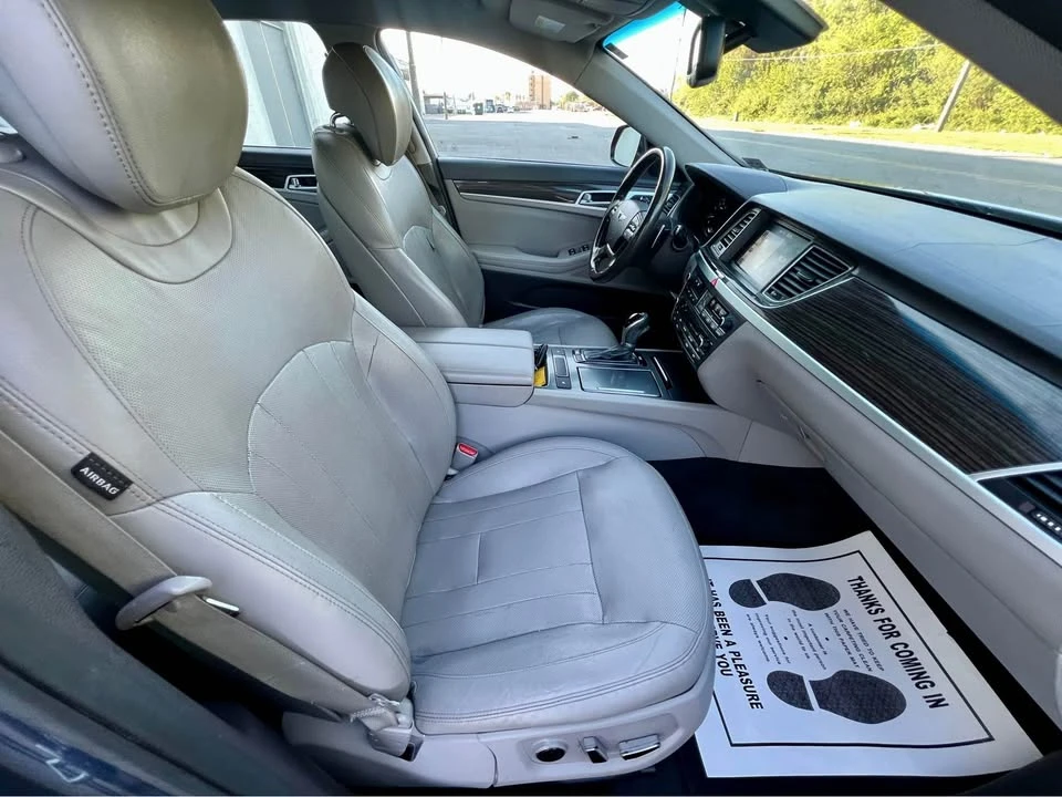 2015 Hyundai Genesis - Image 11 of 19
