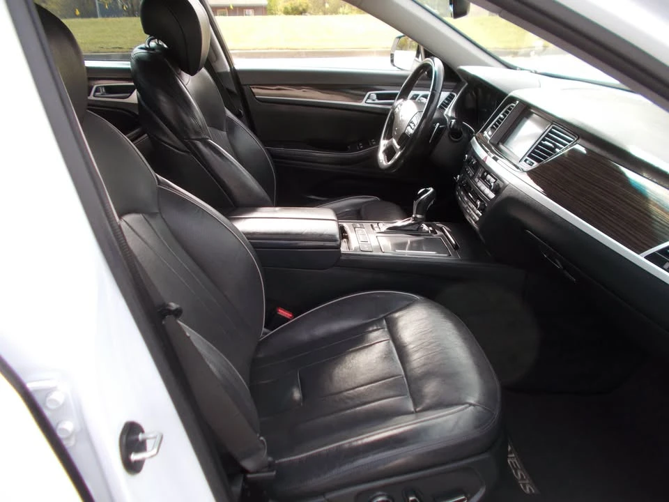2015 Hyundai Genesis - Image 16 of 20
