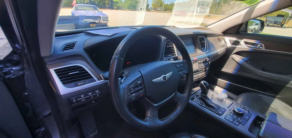2015 Hyundai Genesis - Image 13 of 20