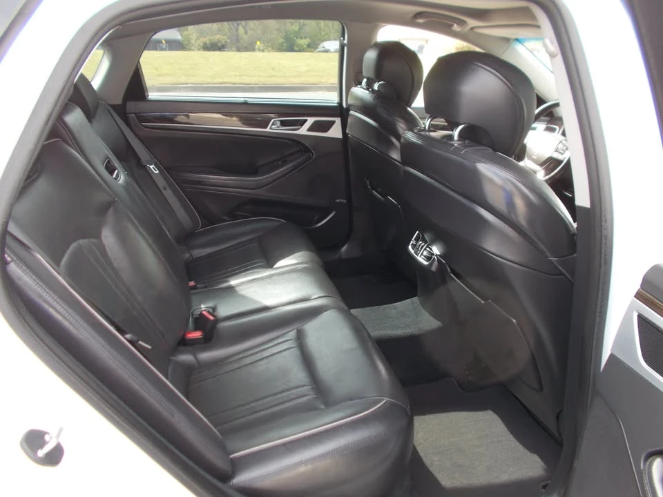 2015 Hyundai Genesis - Image 15 of 20