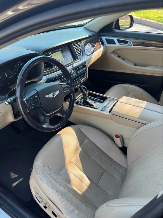 2015 Hyundai Genesis - Image 11 of 15
