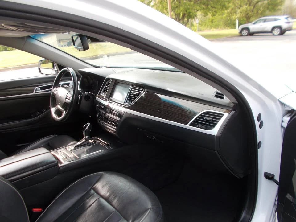 2015 Hyundai Genesis - Image 17 of 20