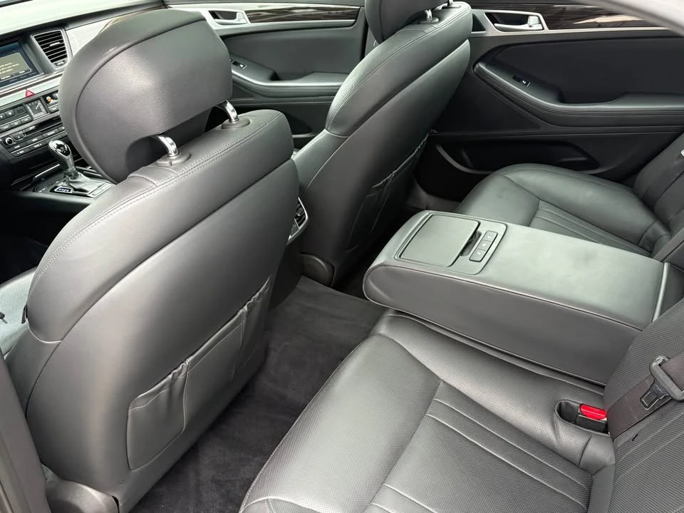2015 Hyundai Genesis - Image 13 of 21