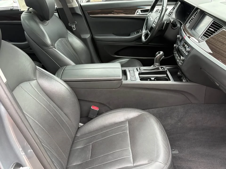 2015 Hyundai Genesis - Image 18 of 21