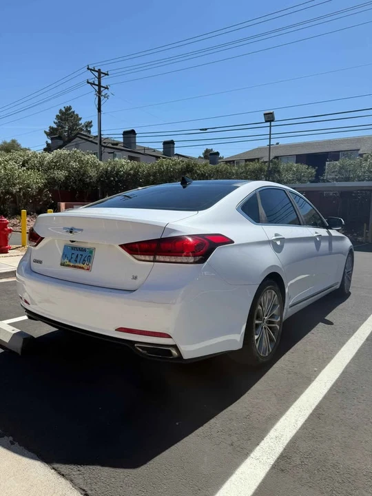 2015 Hyundai Genesis - Image 8 of 11