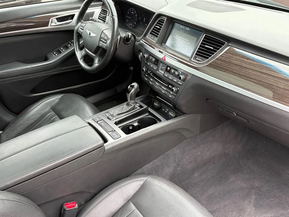 2015 Hyundai Genesis - Image 17 of 21