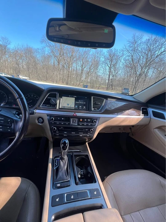 2015 Hyundai Genesis - Image 8 of 15