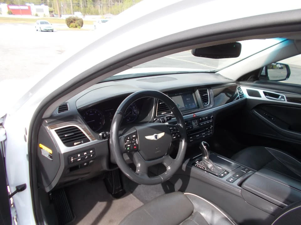 2015 Hyundai Genesis - Image 8 of 20