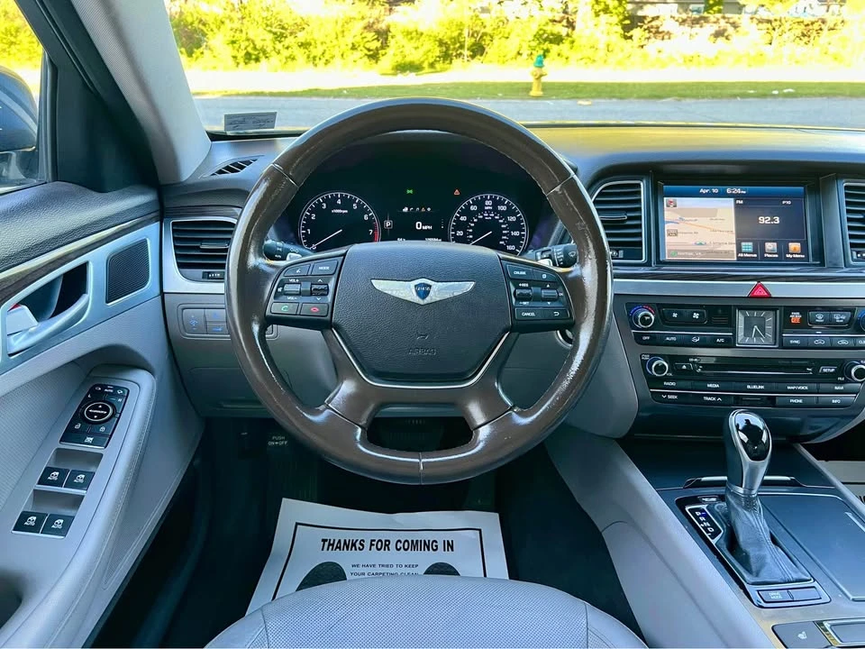 2015 Hyundai Genesis - Image 14 of 19