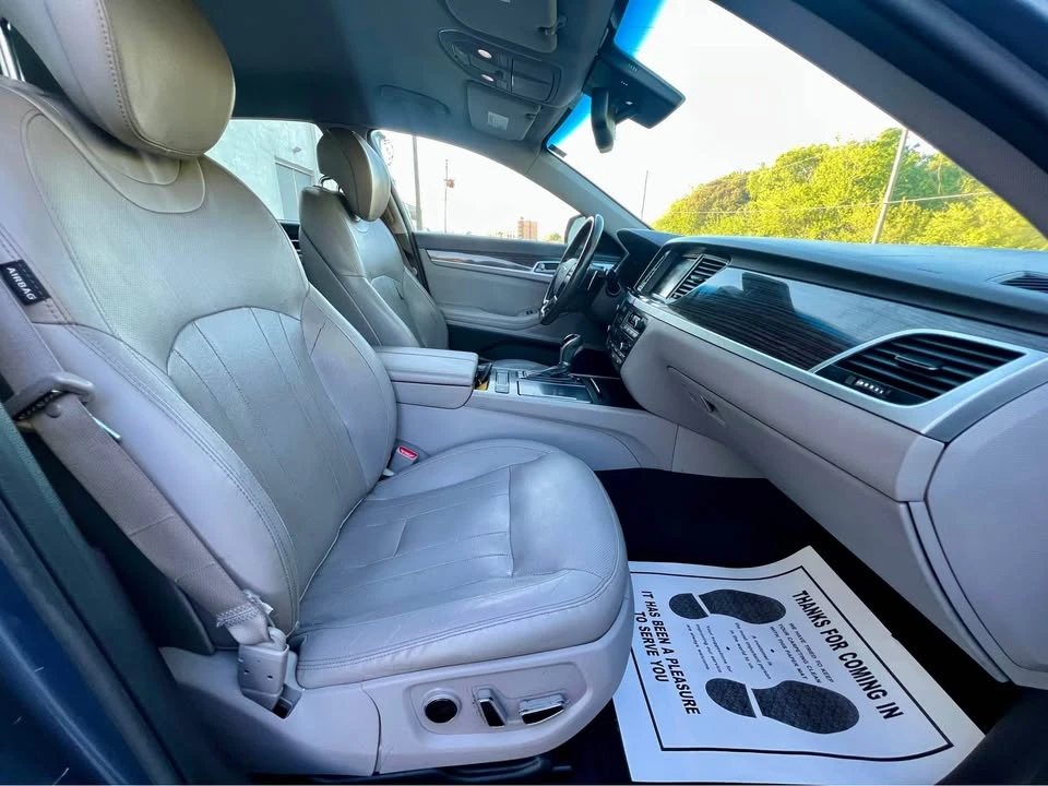 2015 Hyundai Genesis - Image 10 of 19