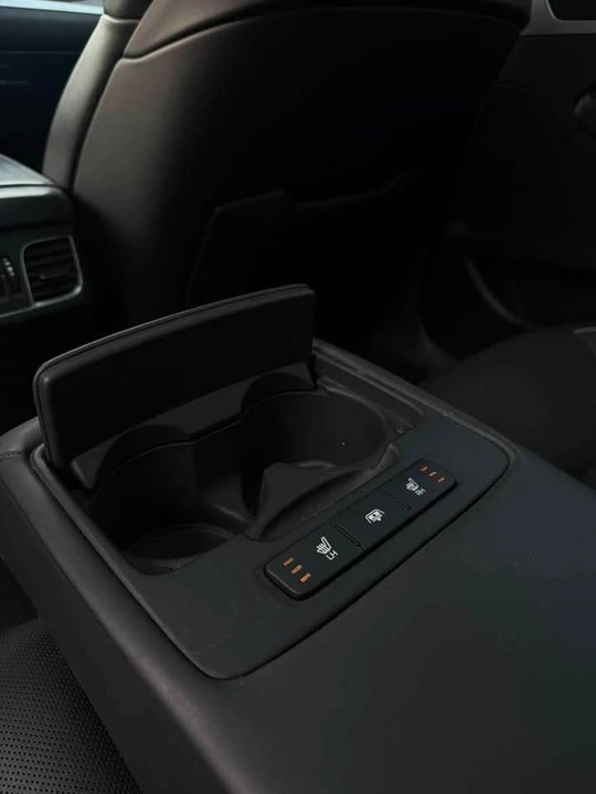 2015 Hyundai Genesis - Image 9 of 18