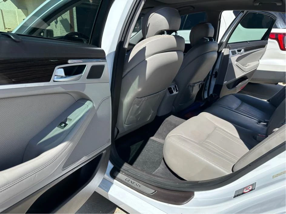 2015 Hyundai Genesis - Image 6 of 8