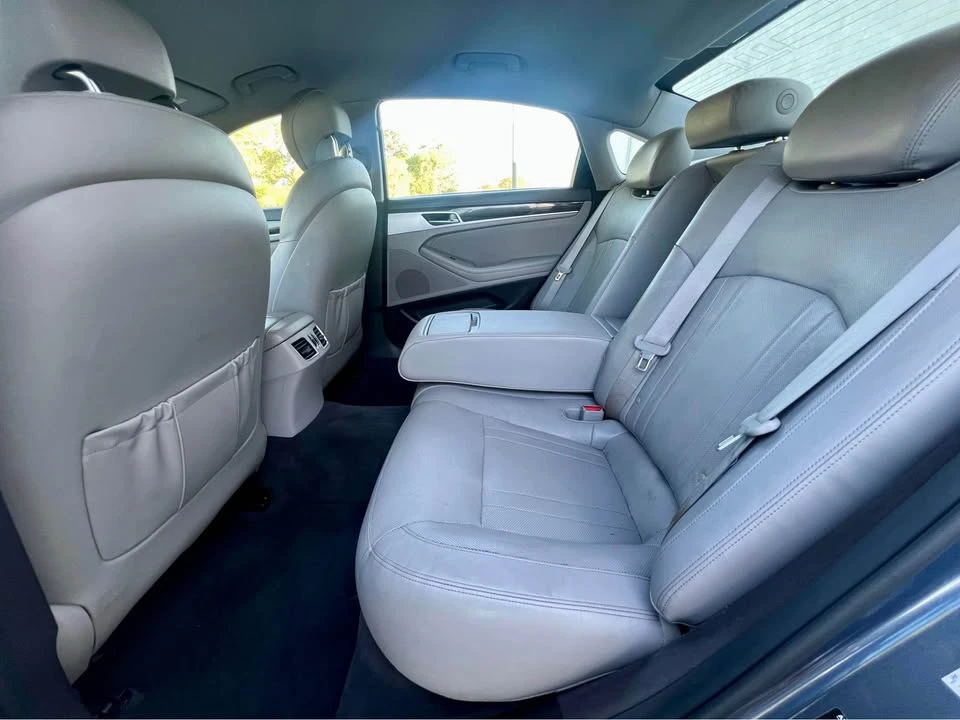 2015 Hyundai Genesis - Image 9 of 19
