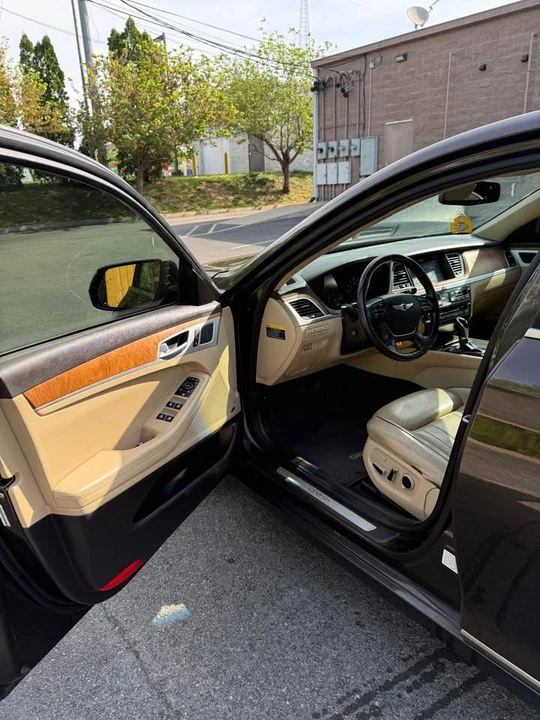 2015 Hyundai Genesis - Image 12 of 16