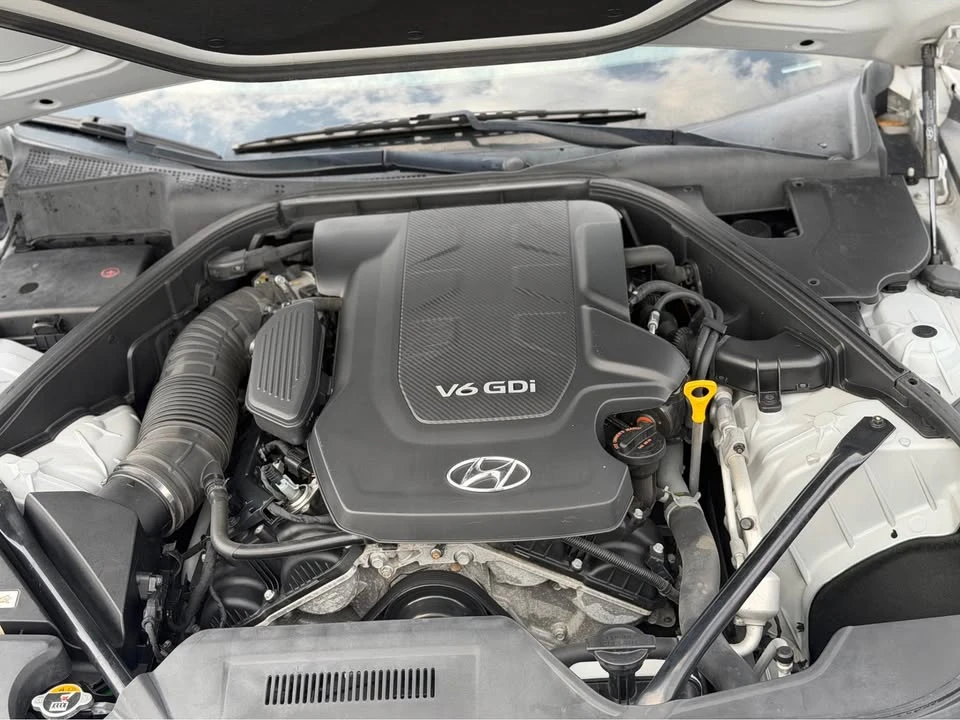 2015 Hyundai Genesis - Image 10 of 12