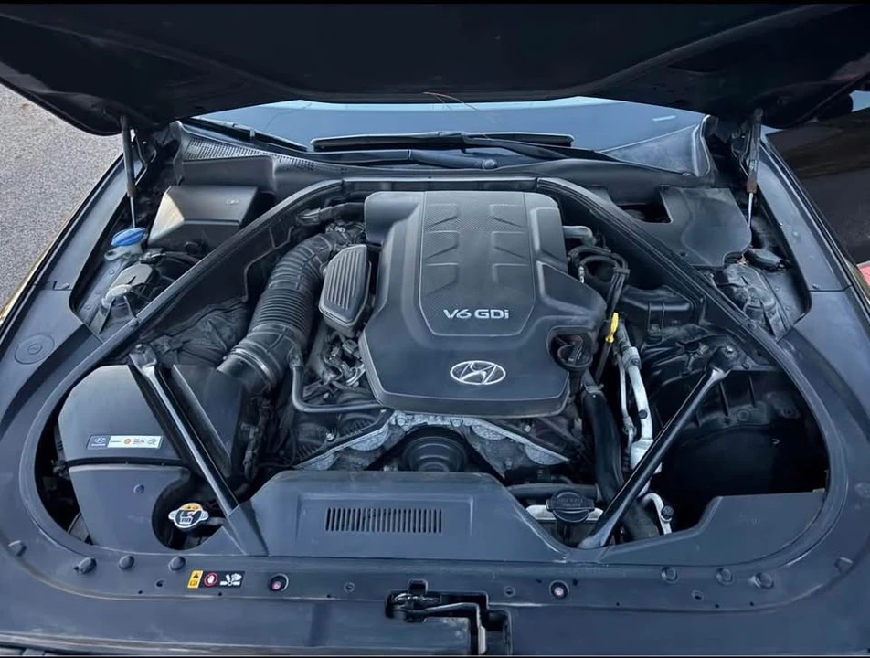 2015 Hyundai Genesis - Image 9 of 18