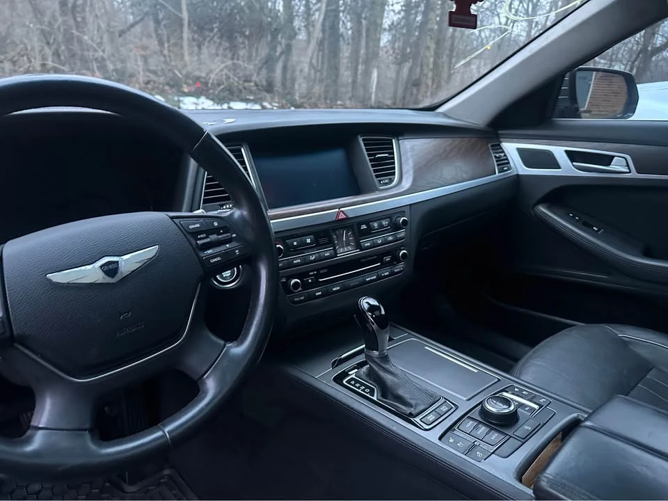 2015 Hyundai Genesis - Image 11 of 18