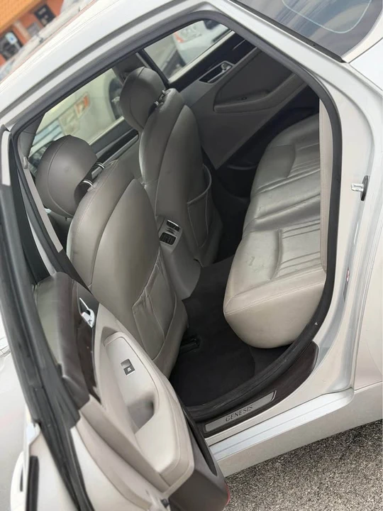 2015 Hyundai Genesis - Image 8 of 12