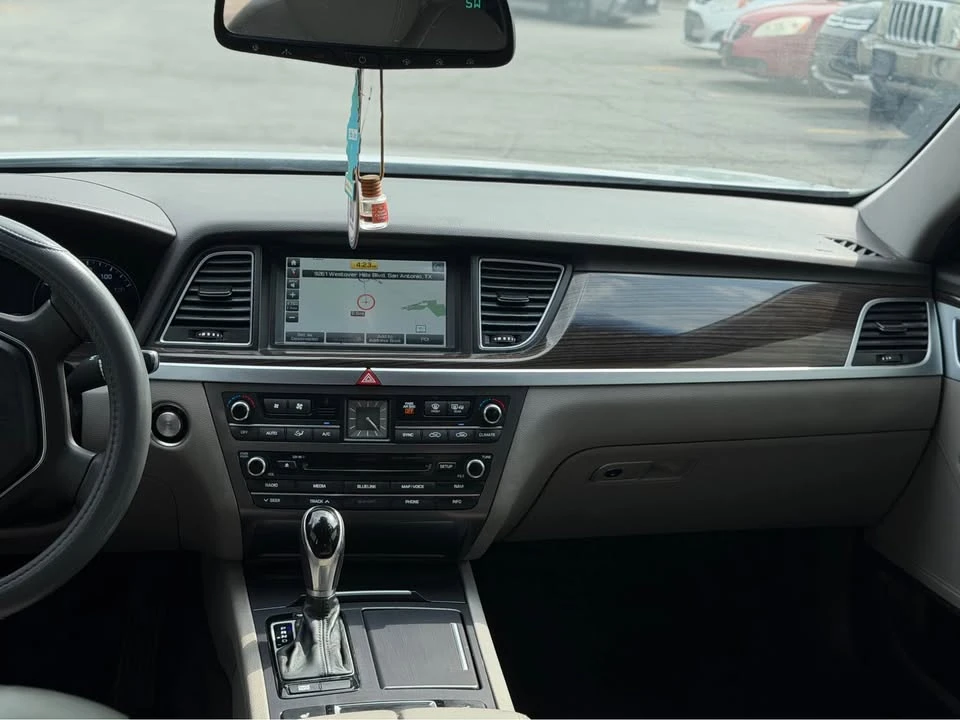 2015 Hyundai Genesis - Image 7 of 12