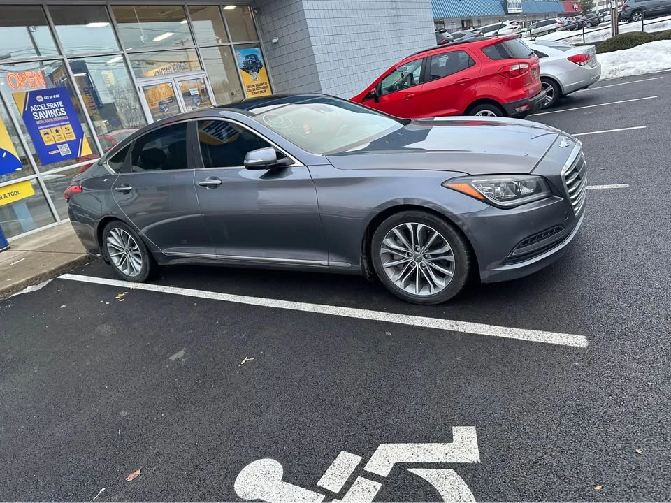 2015 Hyundai Genesis - Image 16 of 18
