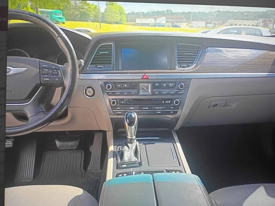 2015 Hyundai Genesis - Image 15 of 20