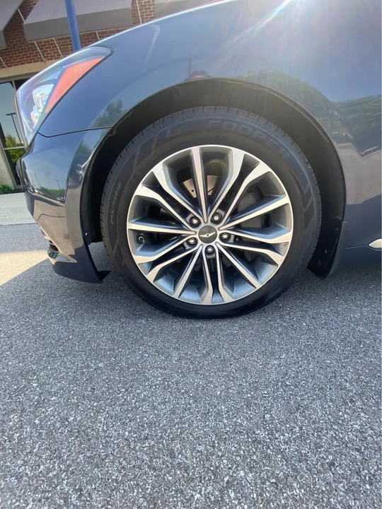 2015 Hyundai Genesis - Image 2 of 5