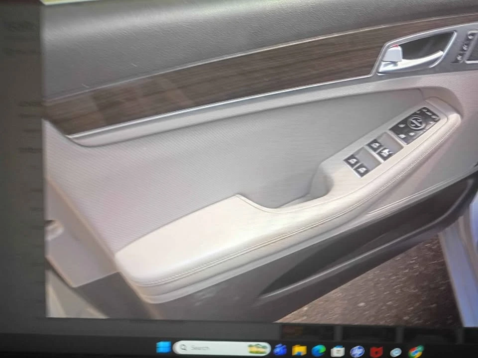 2015 Hyundai Genesis - Image 11 of 20