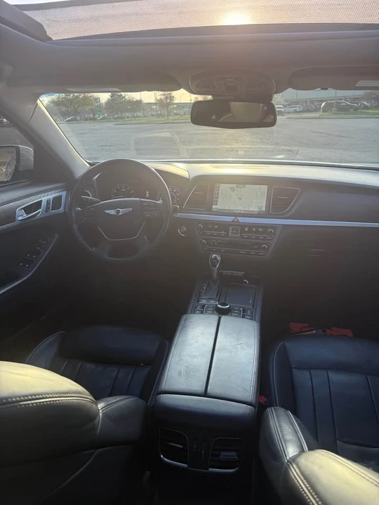 2015 Hyundai Genesis - Image 10 of 12
