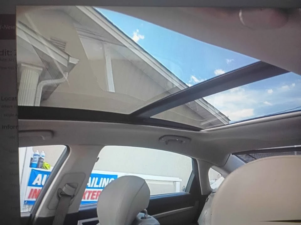 2015 Hyundai Genesis - Image 8 of 20