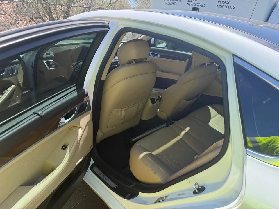 2015 Hyundai Genesis - Image 5 of 8