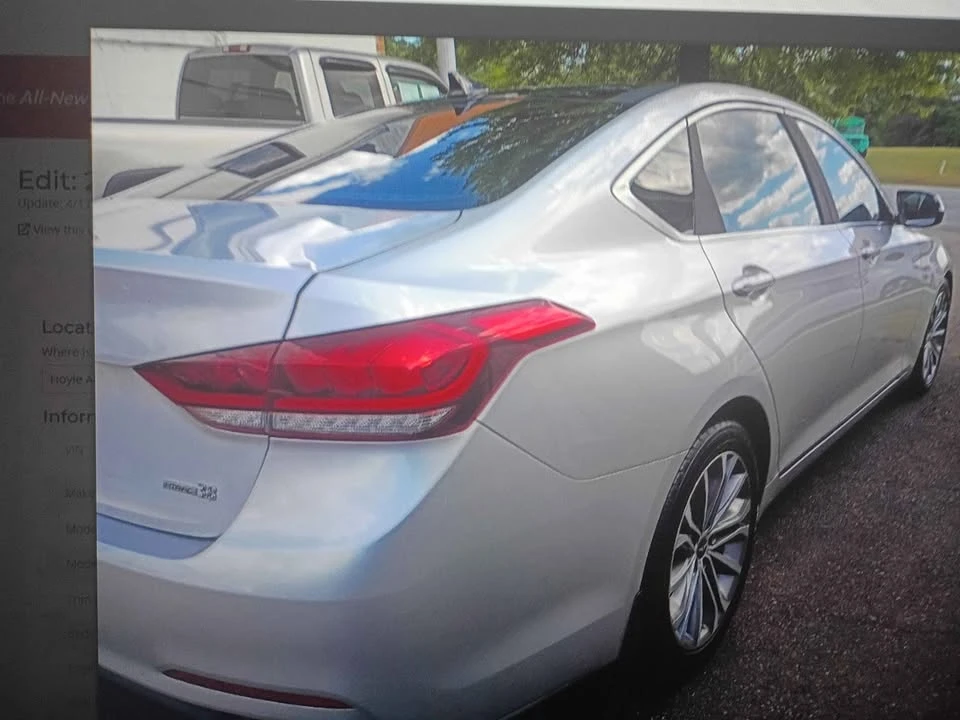 2015 Hyundai Genesis - Image 5 of 20