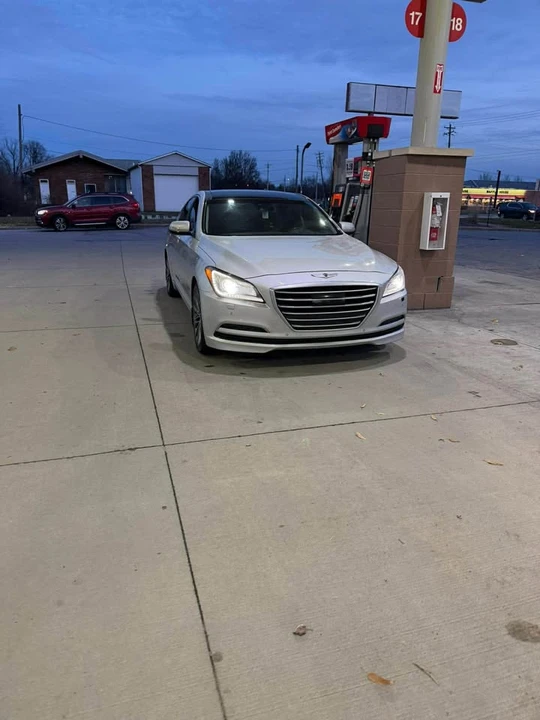 2015 Hyundai Genesis - Image 4 of 11