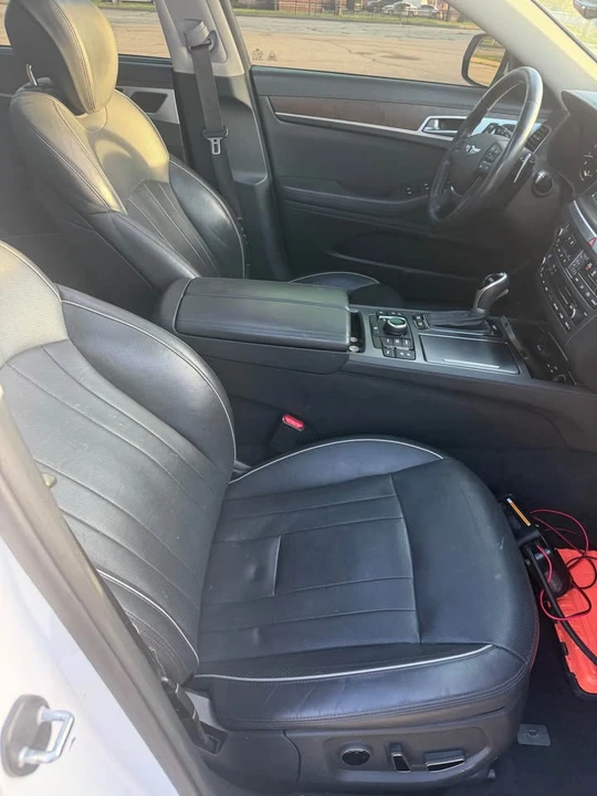 2015 Hyundai Genesis - Image 9 of 12