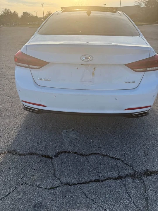 2015 Hyundai Genesis - Image 4 of 12