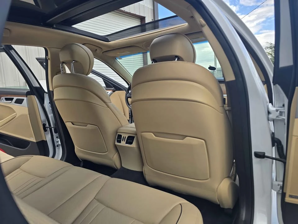2015 Hyundai Genesis - Image 9 of 18