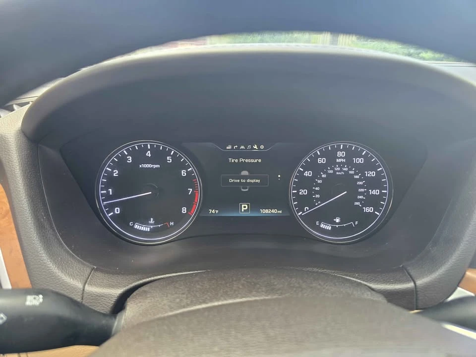 2015 Hyundai Genesis - Image 15 of 18