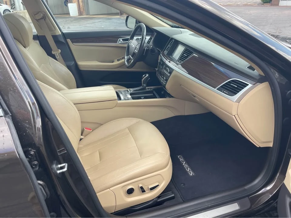 2015 Hyundai Genesis - Image 9 of 20